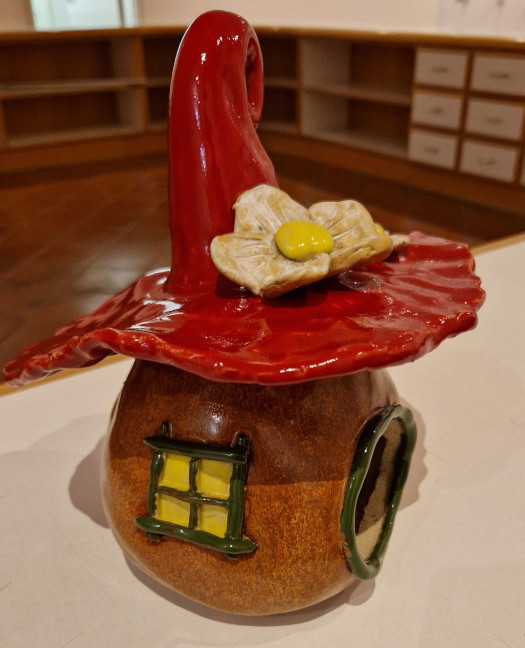 Vogelhaus aus Ton